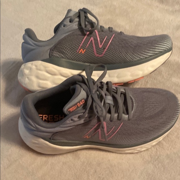 New Balance 840 Women's Artic Gray Running Shoes 8.5 WIDE - Picture 1 of 15